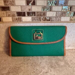 Vintage Dooney and Burke Green Leather Wallet with Tan Trim